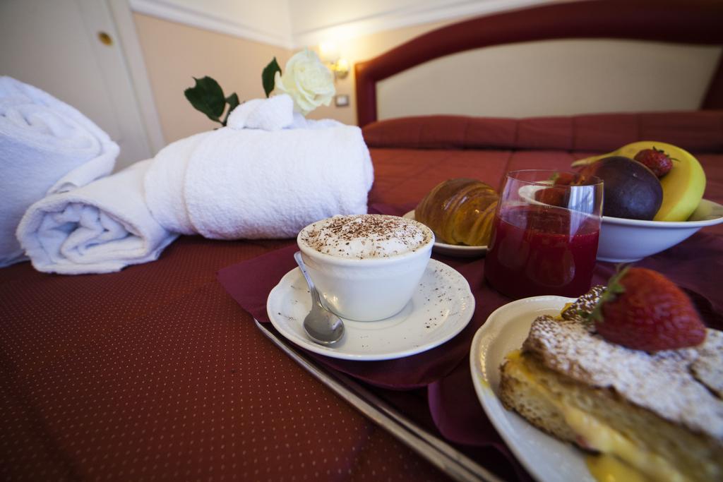 Hotel Gran Duca Ливорно Экстерьер фото