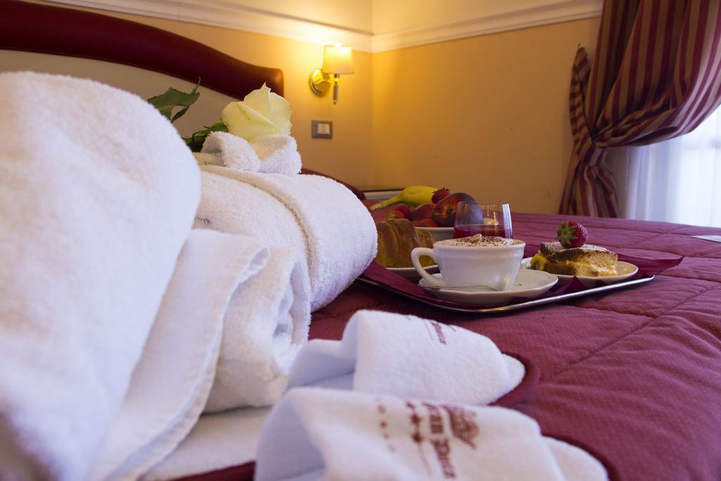 Hotel Gran Duca Ливорно Экстерьер фото