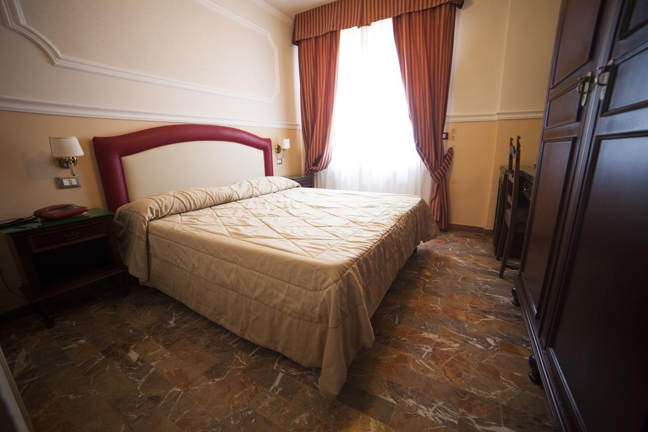 Hotel Gran Duca Ливорно Экстерьер фото